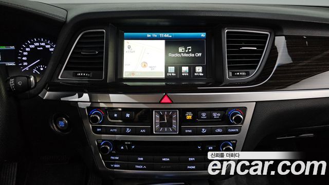 Genesis G80 3.3 GDI AWD Luxury 2017 — фото 14