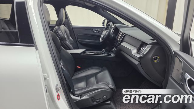 Volvo XC60 (II) B6 R-Design 2022 — фото 11
