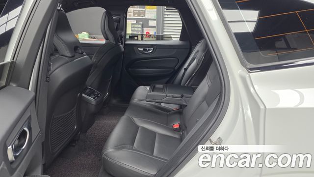 Volvo XC60 (II) B6 R-Design 2022 — фото 12
