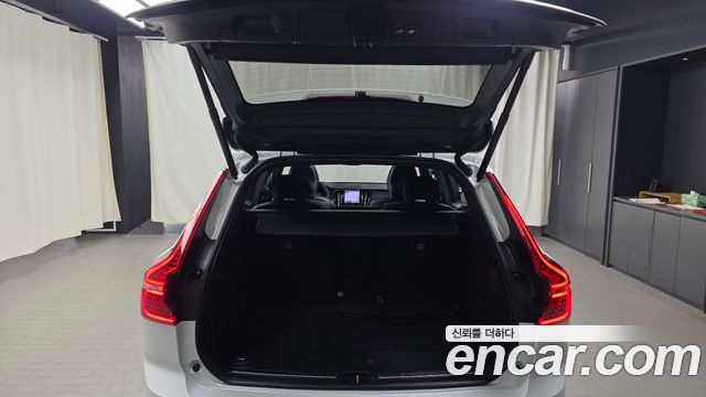 Volvo XC60 (II) B6 R-Design 2022 — фото 20