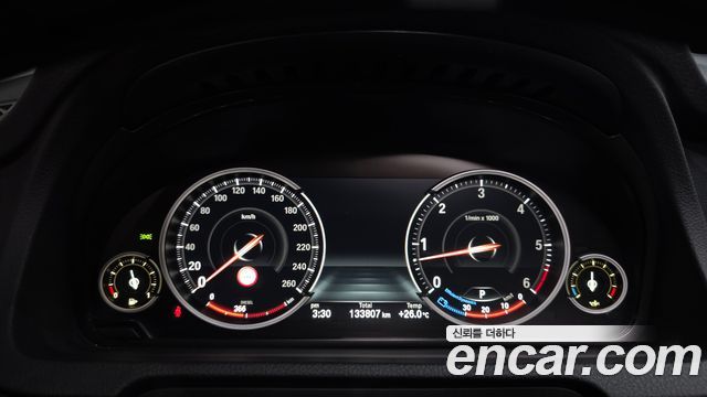 BMW 5 Series GT (F07) GT 30d xDrive 2016 — фото 8