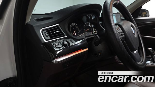 BMW 5 Series GT (F07) GT 30d xDrive 2016 — фото 29
