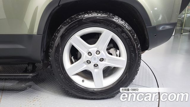 Land Rover Defender (L663) 110 D250 SE 2023 — фото 5