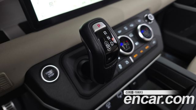Land Rover Defender (L663) 110 D250 SE 2023 — фото 9