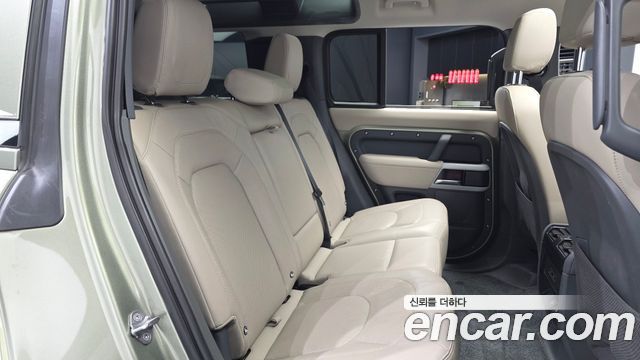Land Rover Defender (L663) 110 D250 SE 2023 — фото 12