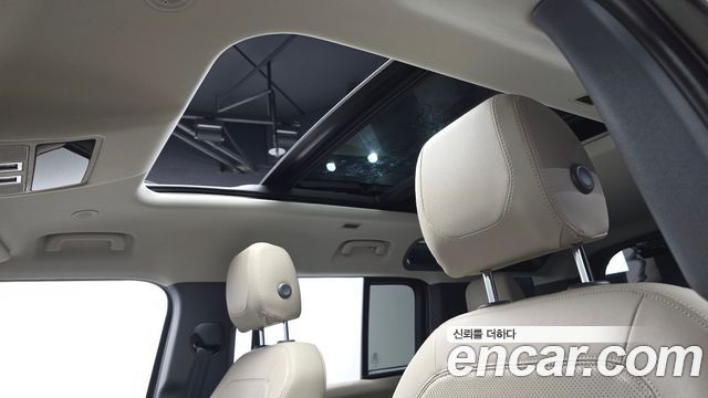 Land Rover Defender (L663) 110 D250 SE 2023 — фото 19