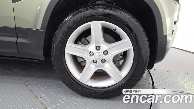Land Rover Defender (L663) 110 D250 SE 2023 — фото 21