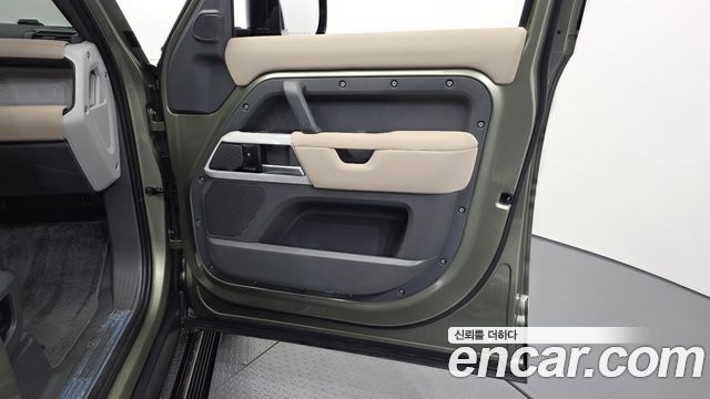 Land Rover Defender (L663) 110 D250 SE 2023 — фото 24