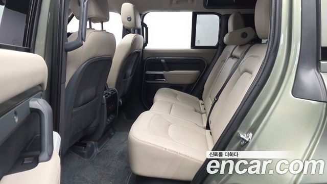 Land Rover Defender (L663) 110 D250 SE 2023 — фото 26
