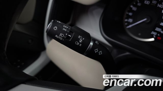Land Rover Defender (L663) 110 D250 SE 2023 — фото 29