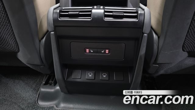 Land Rover Defender (L663) 110 D250 SE 2023 — фото 31