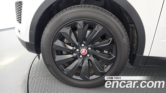 Jaguar E-PACE P250 SE 2019 — фото 5