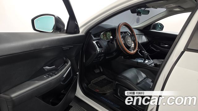 Jaguar E-PACE P250 SE 2019 — фото 10