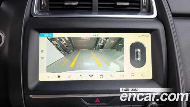 Jaguar E-PACE P250 SE 2019 — фото 16