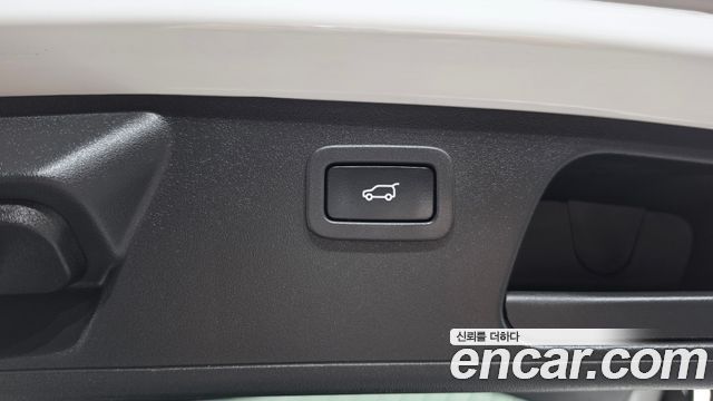 Jaguar E-PACE P250 SE 2019 — фото 19