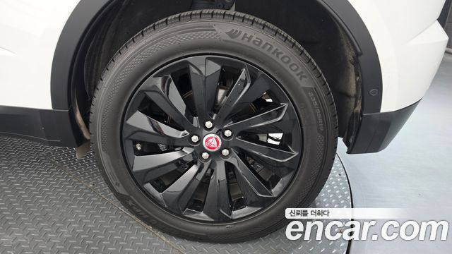 Jaguar E-PACE P250 SE 2019 — фото 21