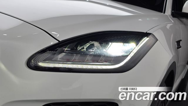 Jaguar E-PACE P250 SE 2019 — фото 22