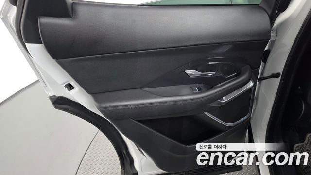 Jaguar E-PACE P250 SE 2019 — фото 25
