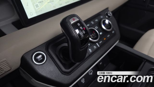 Land Rover Defender (L663) 110 D250 S 2022 — фото 9