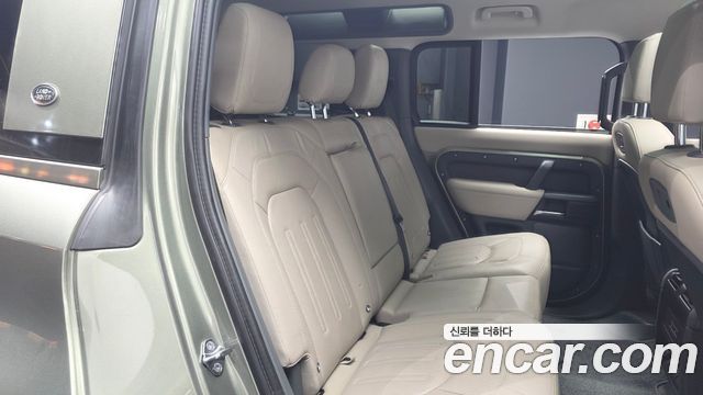 Land Rover Defender (L663) 110 D250 S 2022 — фото 12