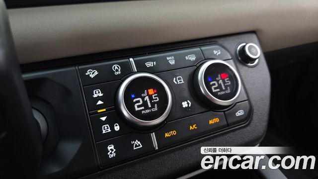 Land Rover Defender (L663) 110 D250 S 2022 — фото 17