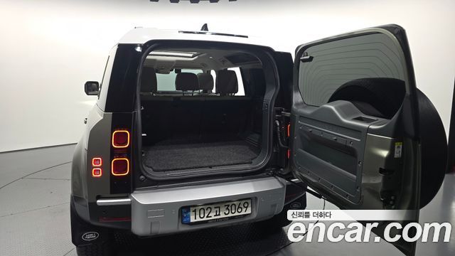 Land Rover Defender (L663) 110 D250 S 2022 — фото 20