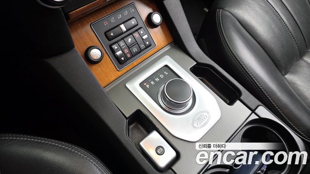 Land Rover Discovery 4 3.0 SDV6 SE 2016 — фото 9