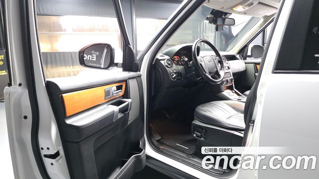 Land Rover Discovery 4 3.0 SDV6 SE 2016 — фото 10