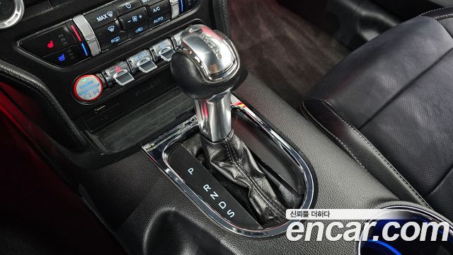 Ford Mustang Coupe 2015 — фото 9