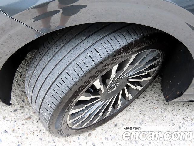 Hyundai Grandeur (GN7) 2,5 Gasoline 2WD Calligraphy 2024 — фото 24