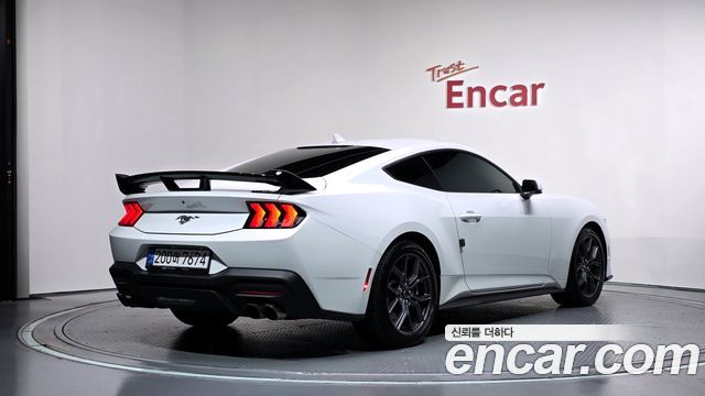Ford Mustang (VII) 2.3 EcoBoost Premium Coupe 2024 — фото 2