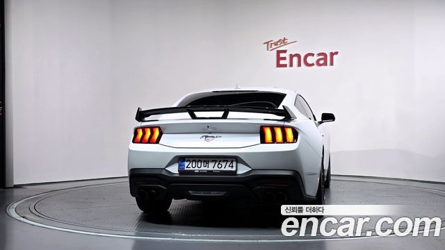 Ford Mustang (VII) 2.3 EcoBoost Premium Coupe 2024 — фото 4