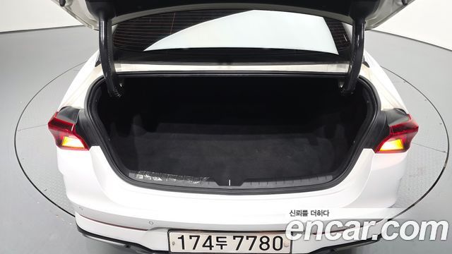 Kia K5 (III) 2.0 Prestige 2023 — фото 20