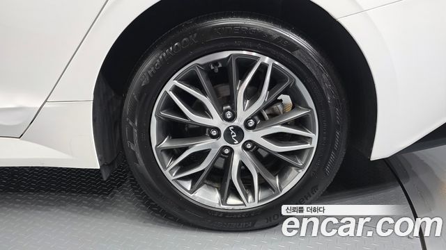 Kia K5 (III) 2.0 Prestige 2023 — фото 21
