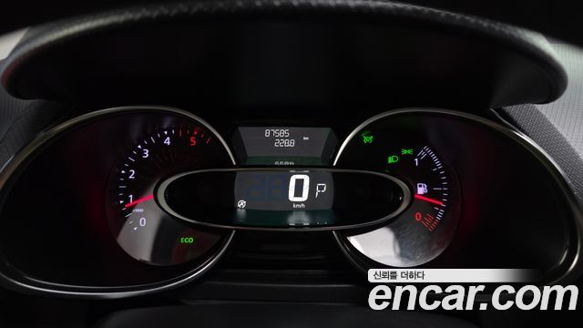 Renault Korea Clio Intens 2018 — фото 8