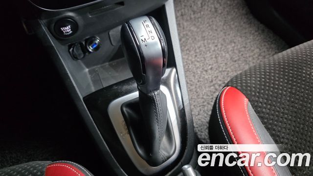 Renault Korea Clio Intens 2018 — фото 9