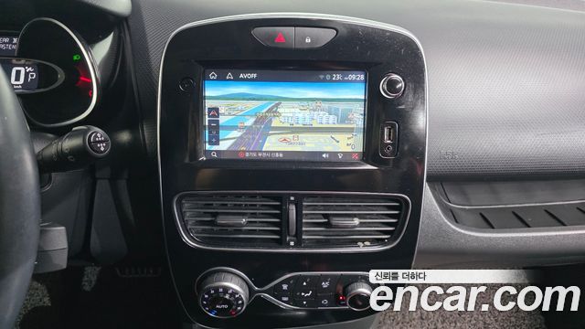 Renault Korea Clio Intens 2018 — фото 14