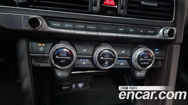 Genesis G70 2.0T Supreme 2018 — фото 16