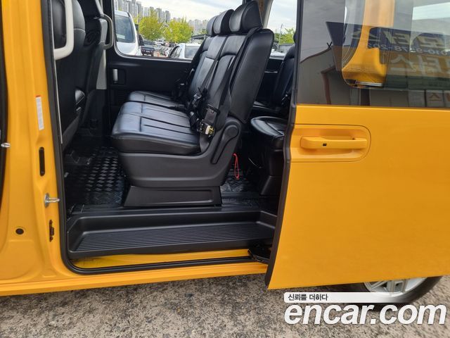 Hyundai Staria L3.5  Kinder Safety Car 11-Seater 2022 — фото 9