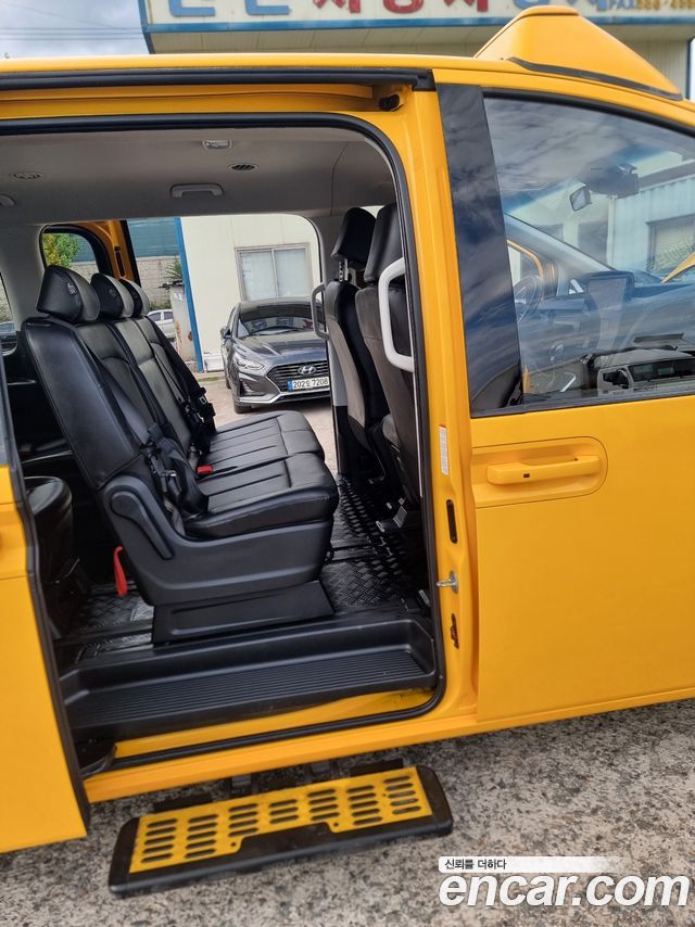 Hyundai Staria L3.5  Kinder Safety Car 11-Seater 2022 — фото 17