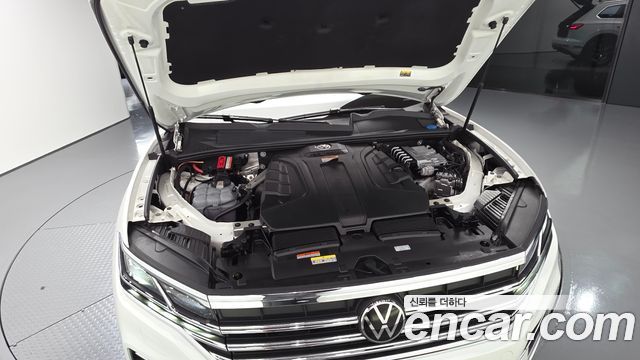 Volkswagen Touareg (III) 3.0 TDI Prestige 2023 — фото 6