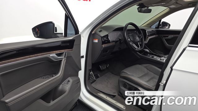 Volkswagen Touareg (III) 3.0 TDI Prestige 2023 — фото 10