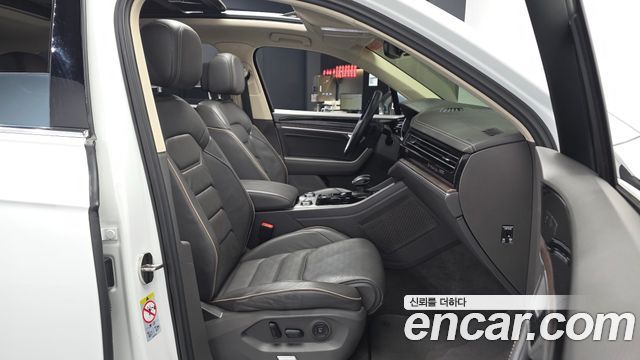 Volkswagen Touareg (III) 3.0 TDI Prestige 2023 — фото 15