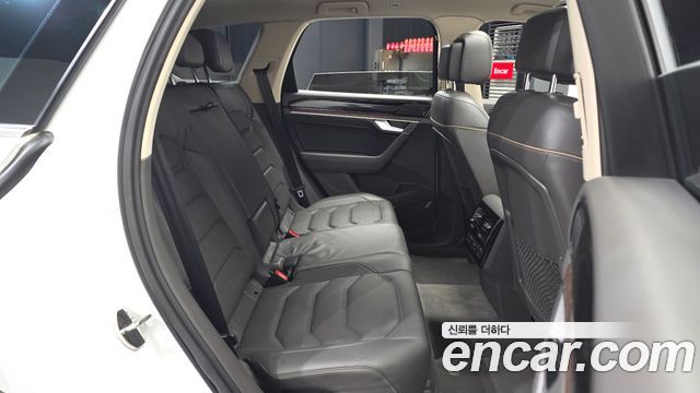Volkswagen Touareg (III) 3.0 TDI Prestige 2023 — фото 16