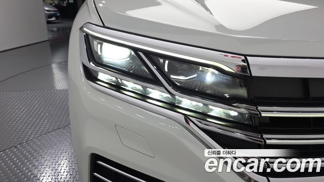 Volkswagen Touareg (III) 3.0 TDI Prestige 2023 — фото 28