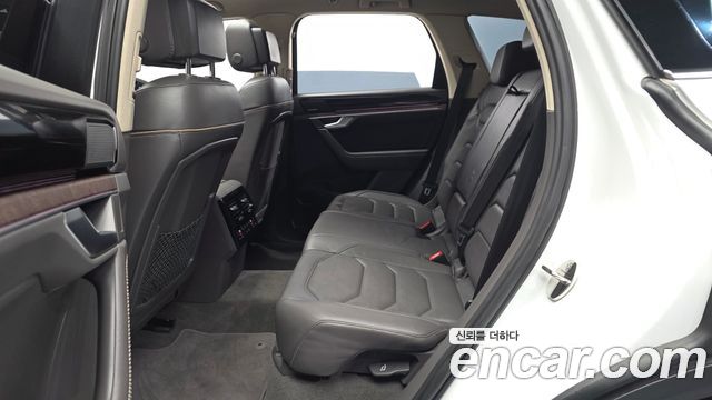 Volkswagen Touareg (III) 3.0 TDI Prestige 2023 — фото 32