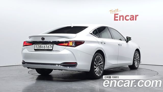 Lexus ES300h (VII) Luxury Plus 2023 — фото 2