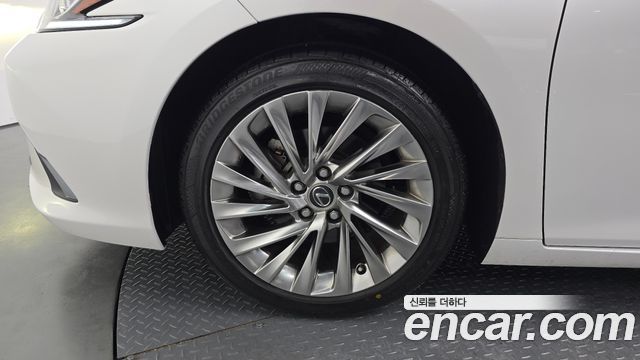 Lexus ES300h (VII) Luxury Plus 2023 — фото 5