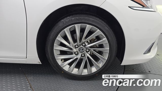 Lexus ES300h (VII) Luxury Plus 2023 — фото 32