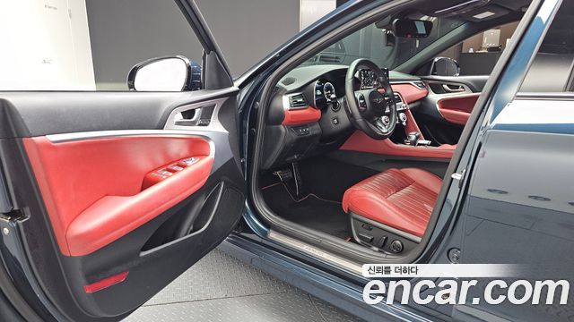 Genesis G70 Shooting Brake Gasoline 2.0T 2WD 2023 — фото 10
